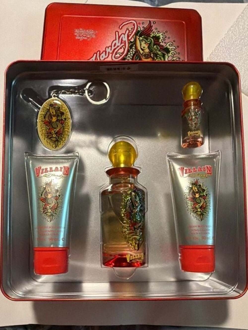 Ed Hardy Villain 5-Piece Fragrance Gift Set for Women in Collectible Tin - Picture 2 of 3